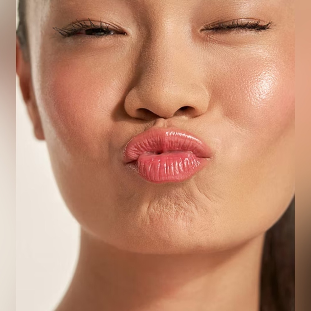 Relevant Grapefruit Rele-Kiss Soft Pink Moisture-Wrap Lip Gloss. New In Box
